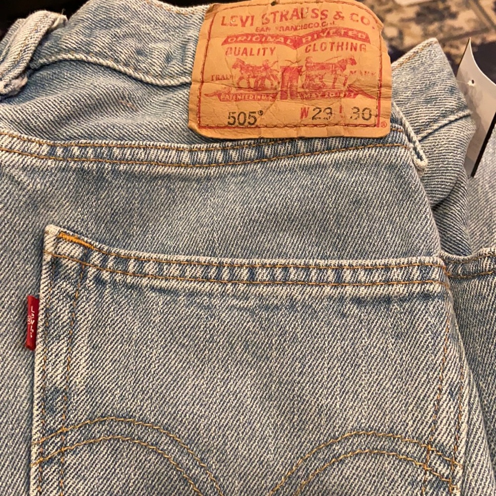 Vintage 80s Levi’s 505 straight fit. 29x30 great condition like new. No tears